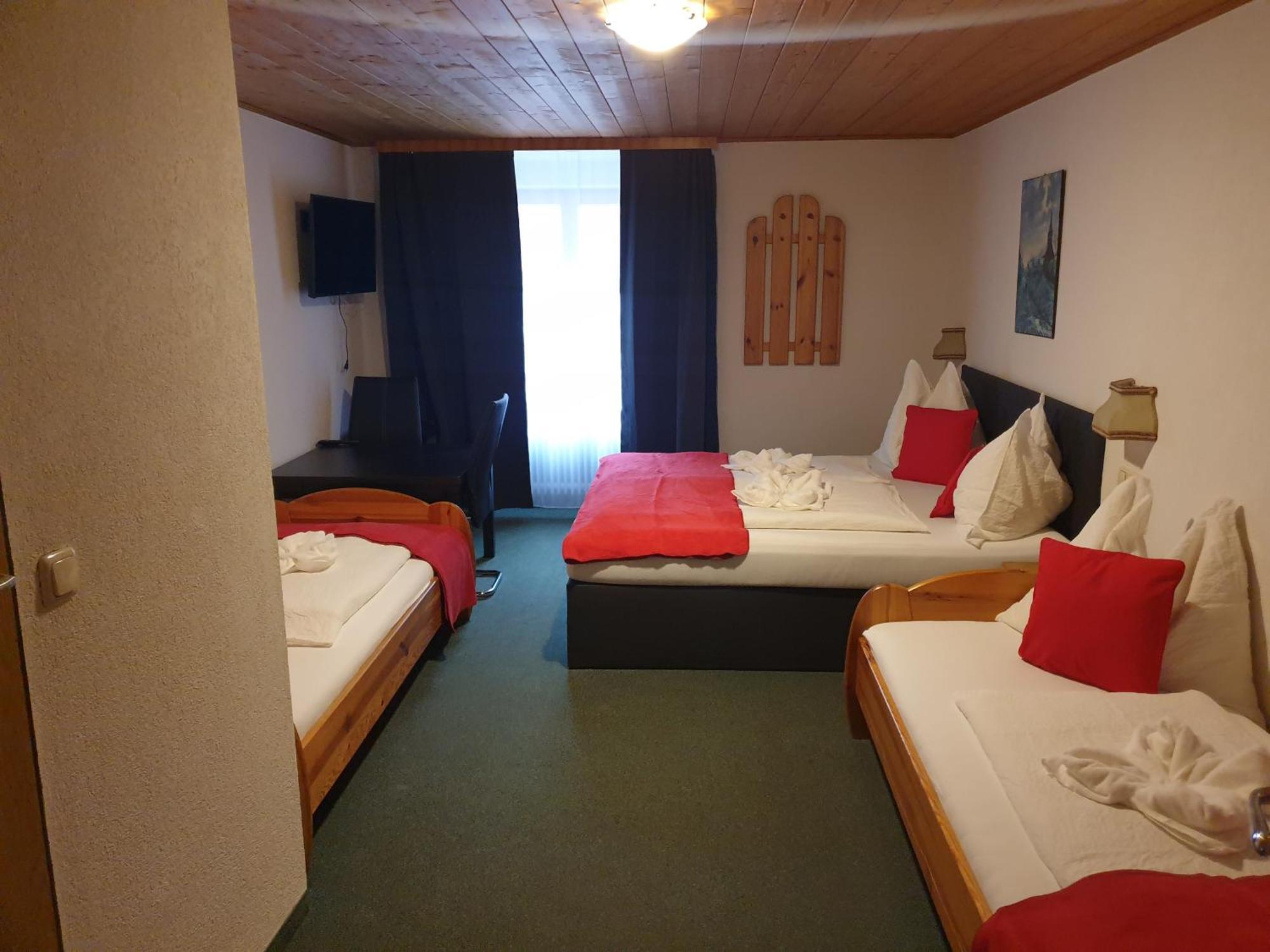 Weisses Roessel-Cavallo Bianco Werfen Exterior foto