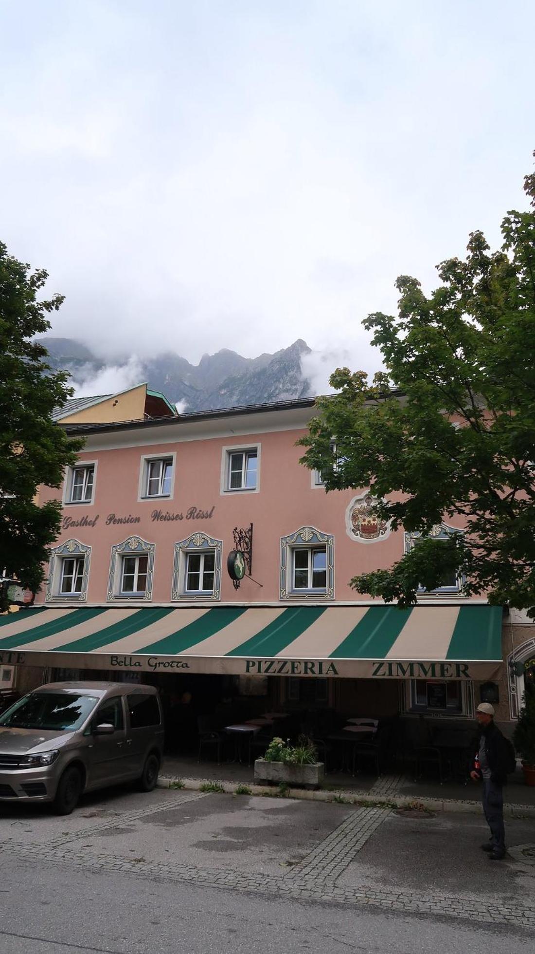 Weisses Roessel-Cavallo Bianco Werfen Exterior foto